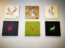 Laden Sie das Bild in den Galerie-Viewer, Zirben Wandbild Steinbock2 30 x 30 cm - Alpinara.de
