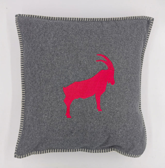 Alpinara Alpenchic Steinbock bestickt. 