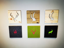 Laden Sie das Bild in den Galerie-Viewer, Altholz Wandbild Steinbock2 30 x 30 cm - Alpinara.de