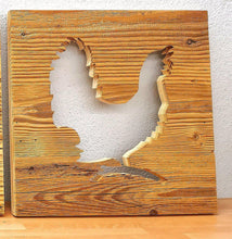 Laden Sie das Bild in den Galerie-Viewer, Altholz Wandbild Auerhahn 30 x 30 cm